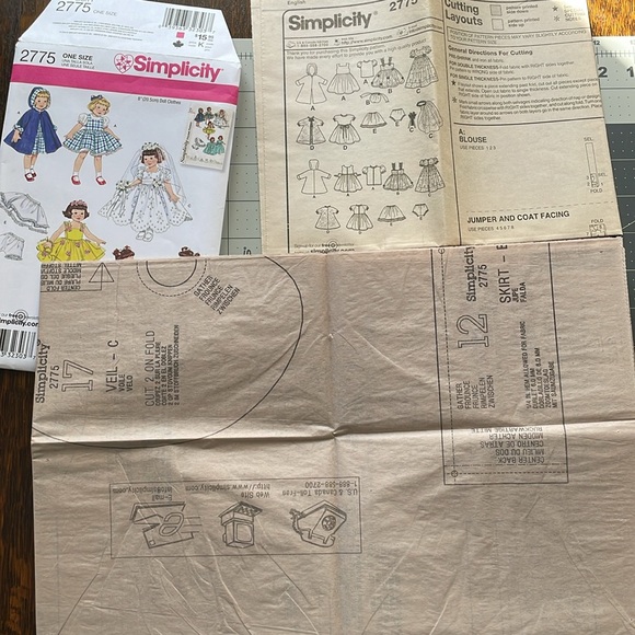 Simplicity 2775  wardrobe sewing pattern for 8" doll (11 items of clothing) - Picture 4 of 6